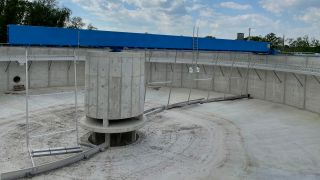 Das Sedimentationsbecken in der neuen Anlage in Plessa (Bild: rbb/Jußen)