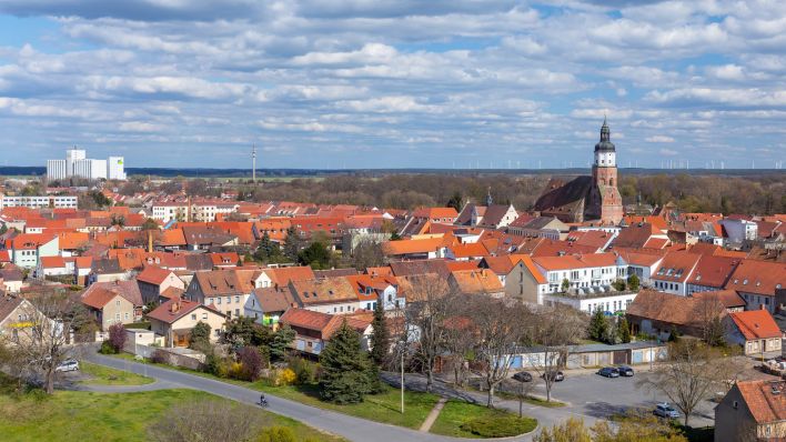 Blick aus der Luft über die Stadt Herzberg (Foto: dpa/Franke)