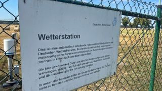 Hinweisschild an der Wetterstation Lübben (Foto: rbb/Jahn)