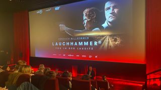 Bei der Preview von Lauchhammer, im Vordergrund Publikum, im Hintergrund die Kinoleinwand (Foto: rbb/Schilka)