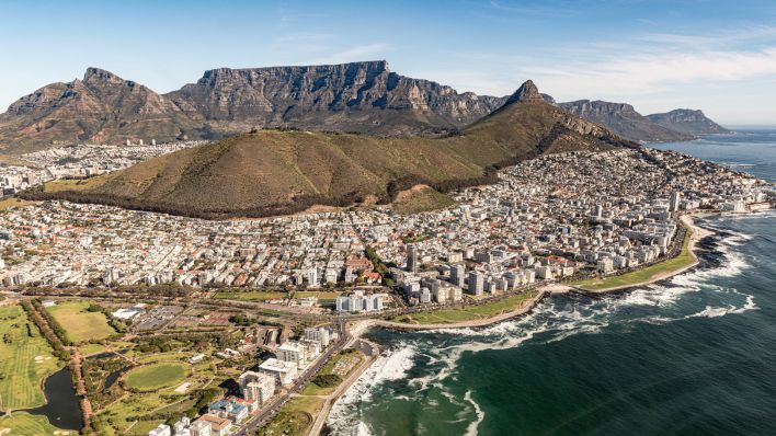 Blick aus der Luft auf Kapstadt (Foto: dpa/Schöne)